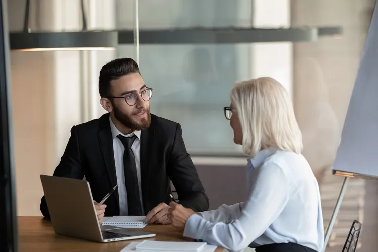 Beratungsgespräch zur Entwicklung von Hotelstrategien und Alleinstellungsmerkmalen